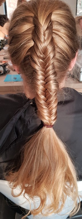 Haarstijl Inge - trainingen - Long Hair Quick Updo - opsteek training lang haar foto 3